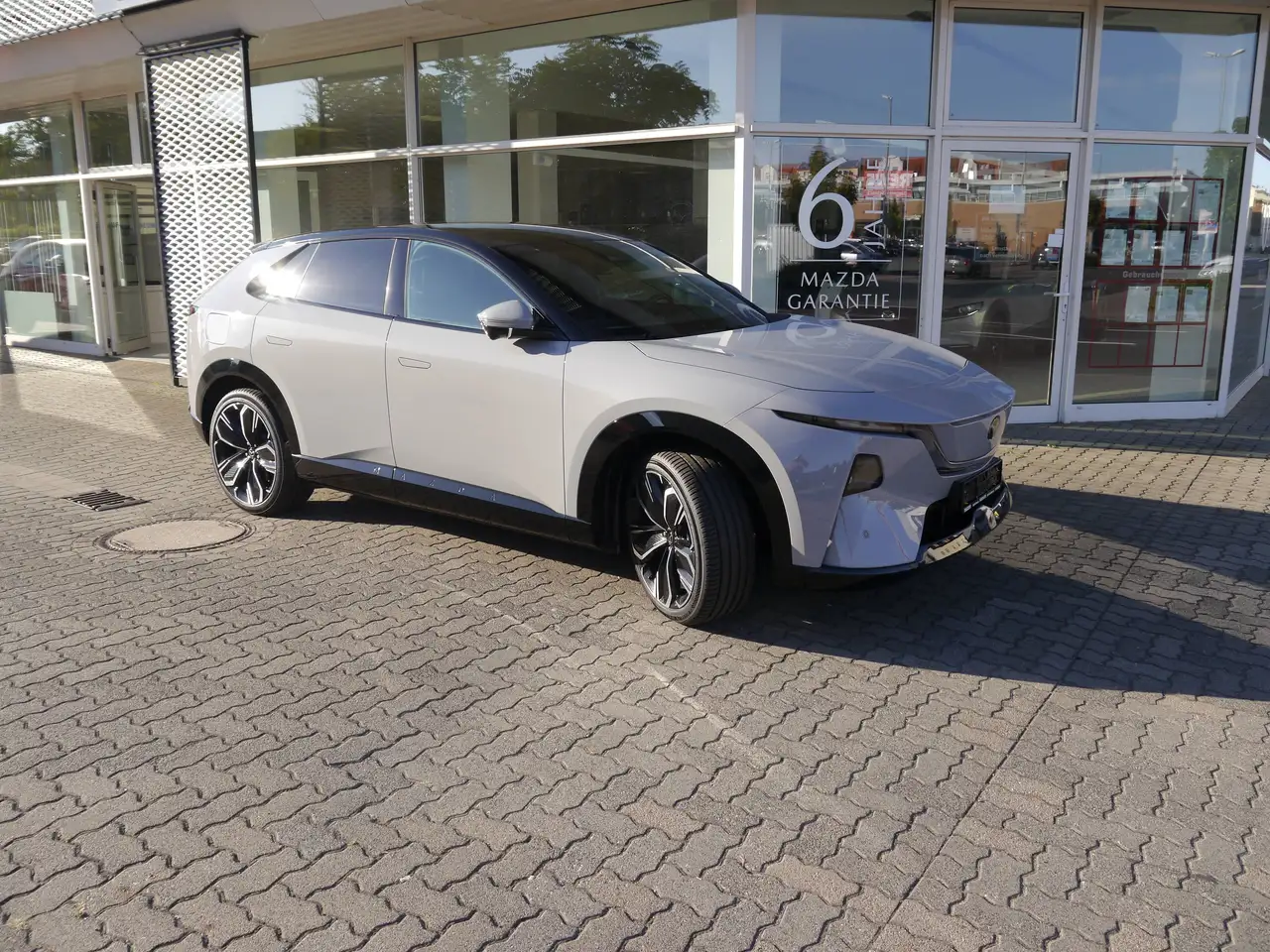Mazda CX-6e Takumi bis zu 464 Kilometer 26,45 Zoll großes Infotainment-Display bietet bis zu 1434 Liter, миниатюра 13