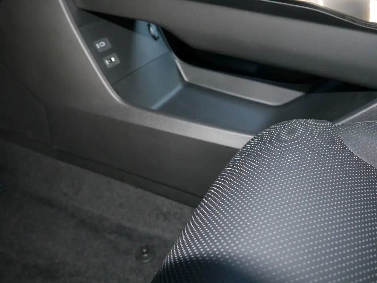 Mazda CX-6e Takumi bis zu 464 Kilometer 26,45 Zoll großes Infotainment-Display bietet bis zu 1434 Liter, миниатюра 30