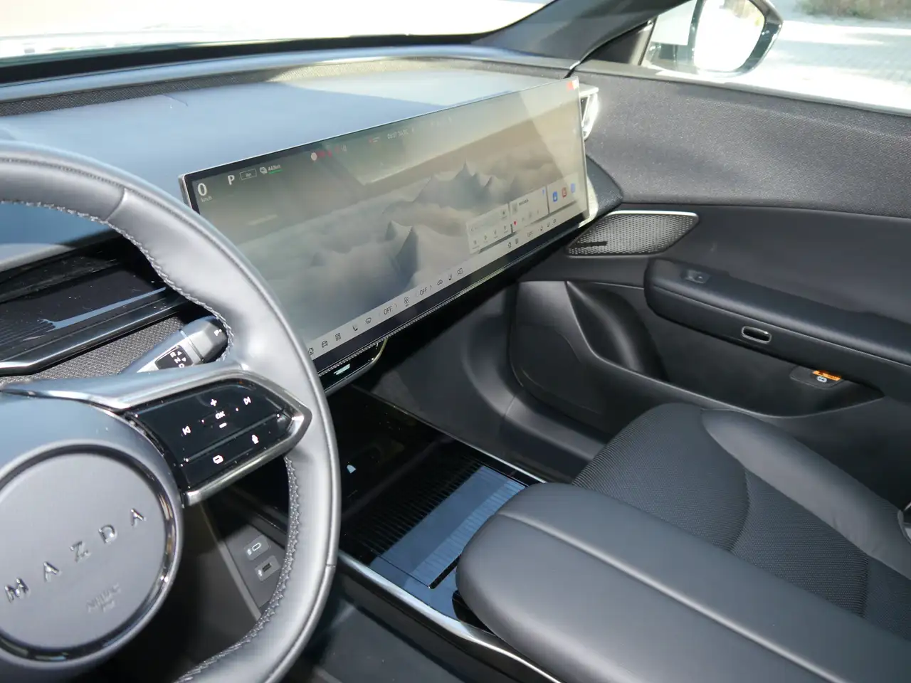 Mazda CX-6e Takumi bis zu 464 Kilometer 26,45 Zoll großes Infotainment-Display bietet bis zu 1434 Liter, миниатюра 26