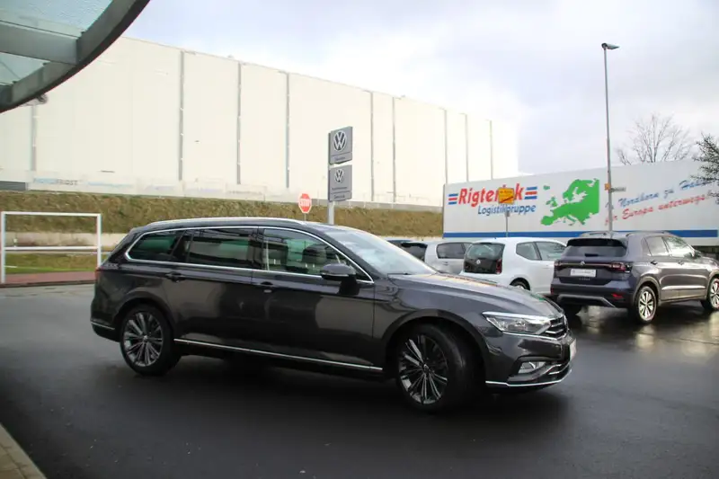 Annonce voiture d'occasion Volkswagen Passat Variant - CARADIZE