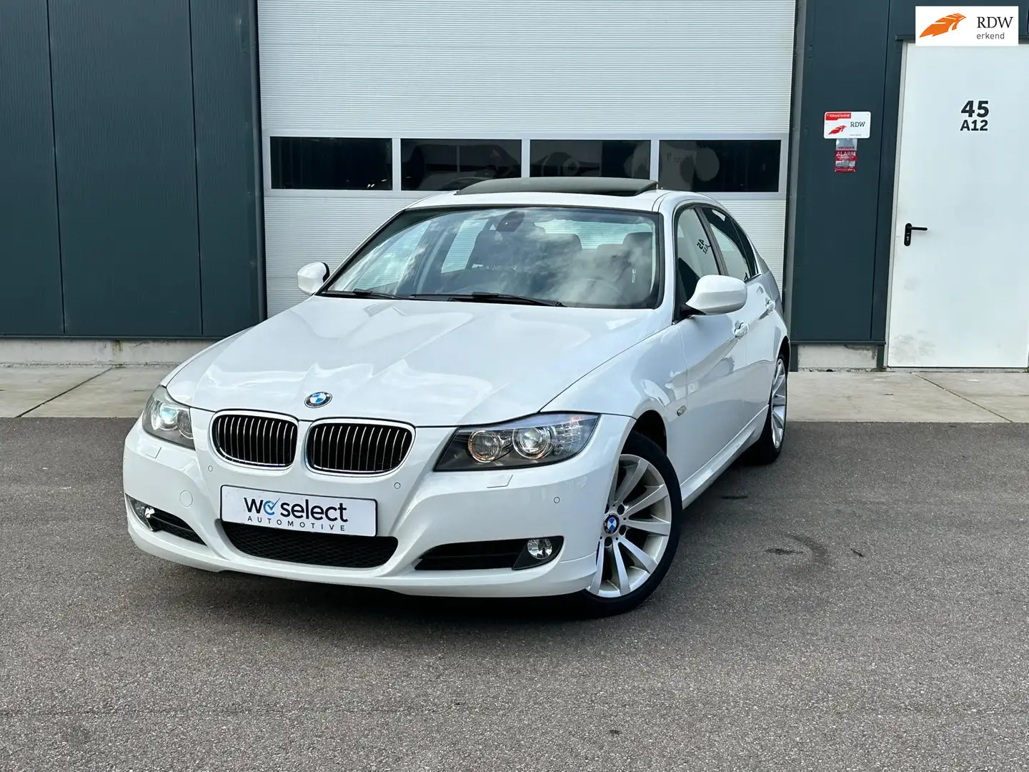 BMW 325 3-serie 325i Luxury Line Pano l Cruise l Navi l On Wit - 1