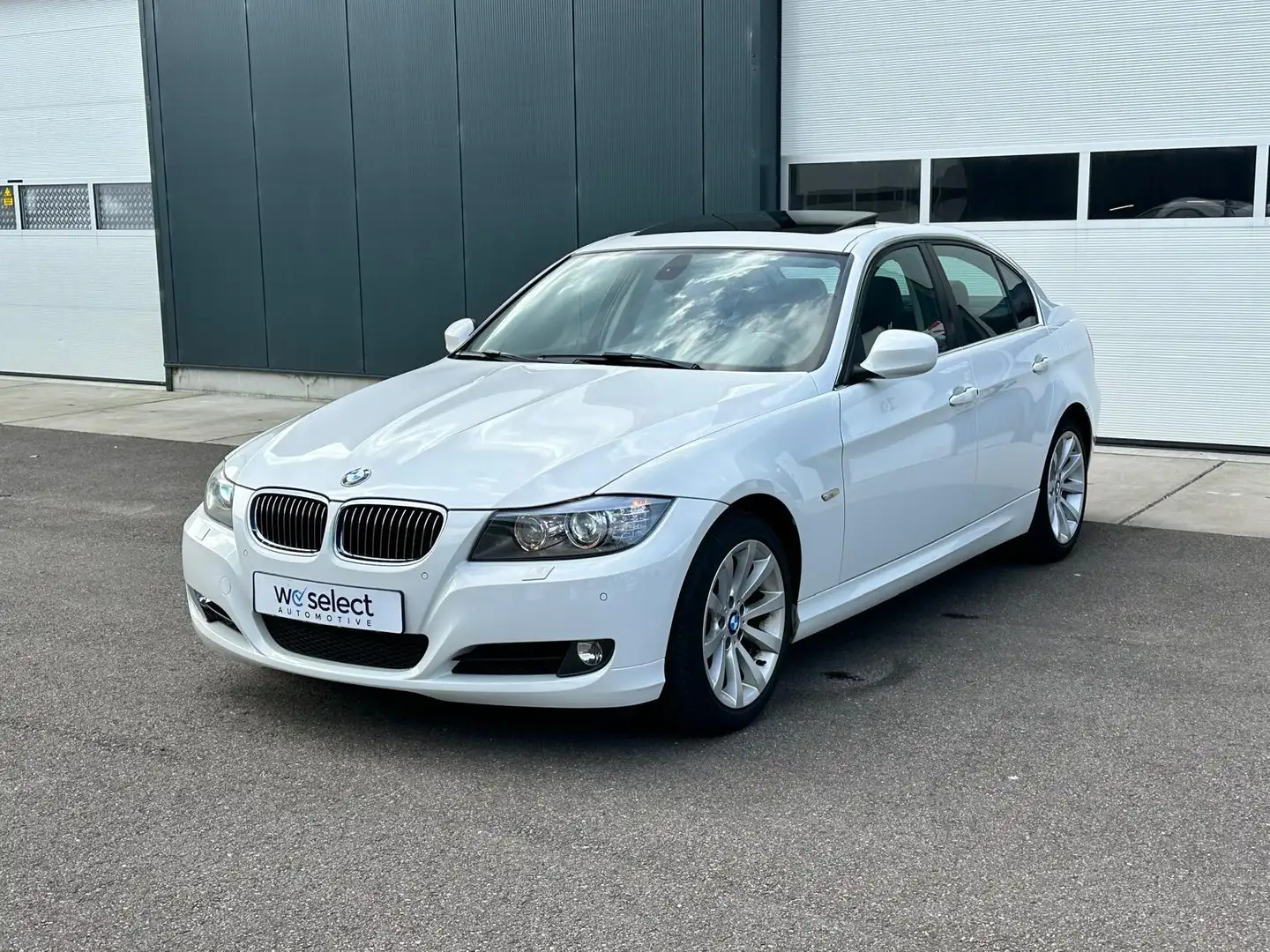 BMW 325 3-serie 325i Luxury Line Pano l Cruise l Navi l On Wit - 2