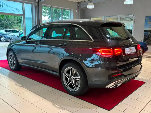 Mercedes-Benz GLC view 3