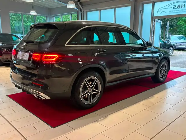 Mercedes-Benz GLC view 4