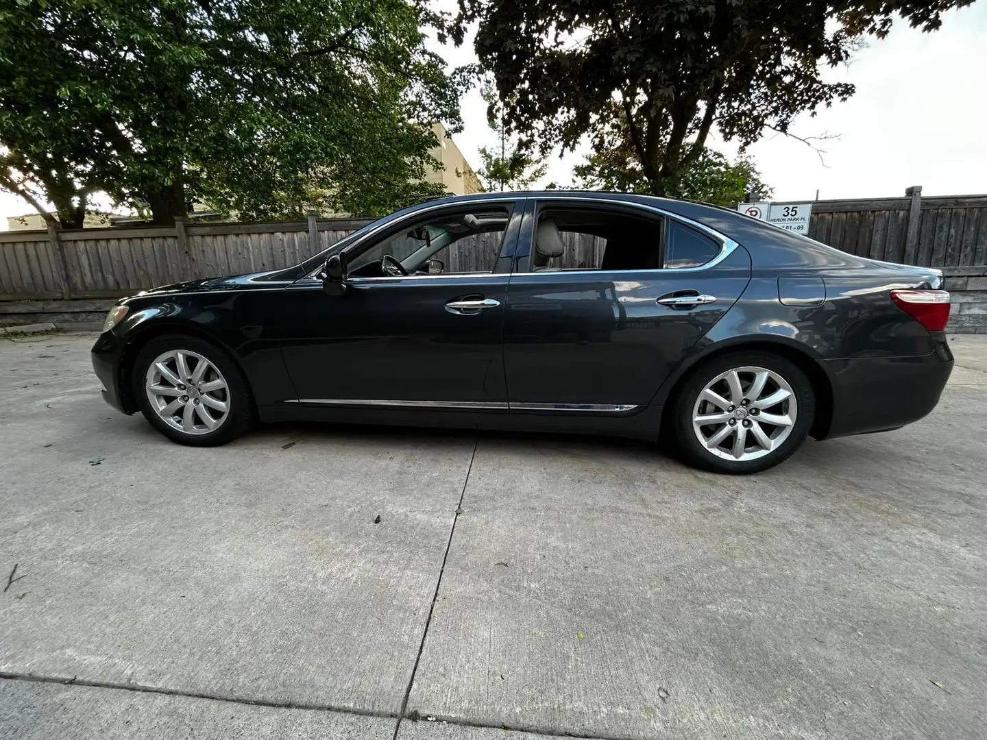 2007 Lexus LS | $ 8,500 | 239,000 km | Gasoline Sedan for sale by ...