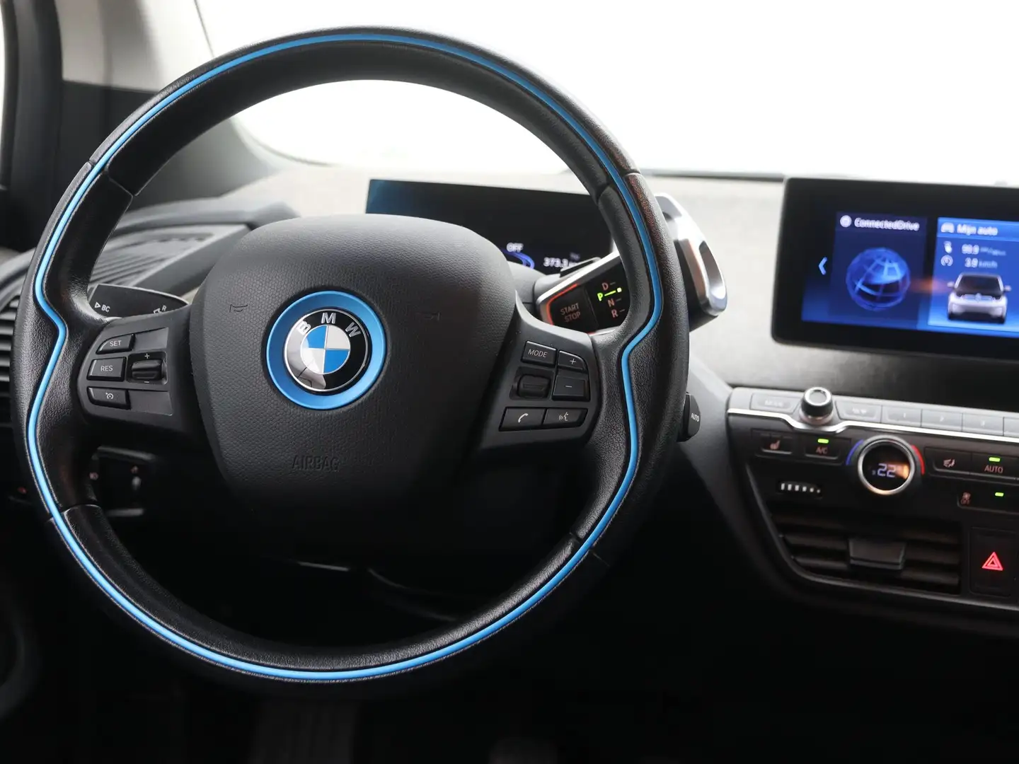 BMW i3 120Ah - Stoelverwarming - Navi Prof - 20 inch Wit - 2