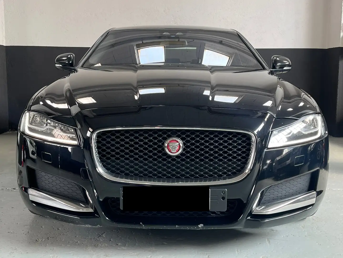 Jaguar XF 2.0d e-performance Pure 163cv Nero - 2