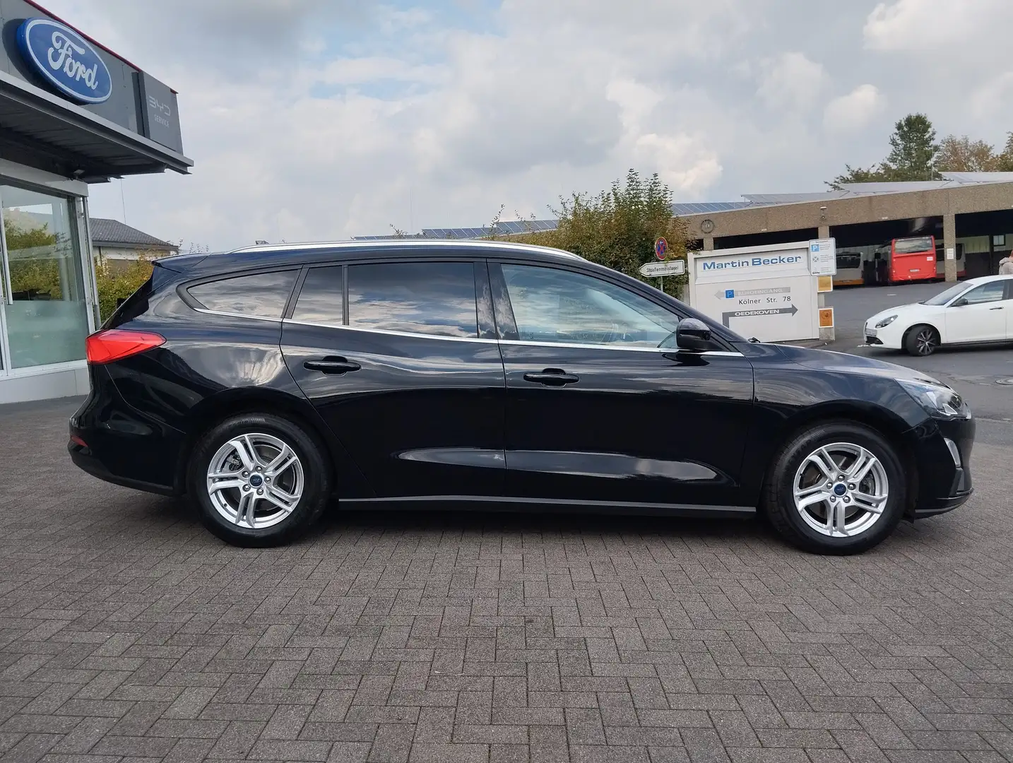 Ford Focus Focus Turnier 1.0 EcoBoost Hybrid COOL&CONNECT Schwarz - 2