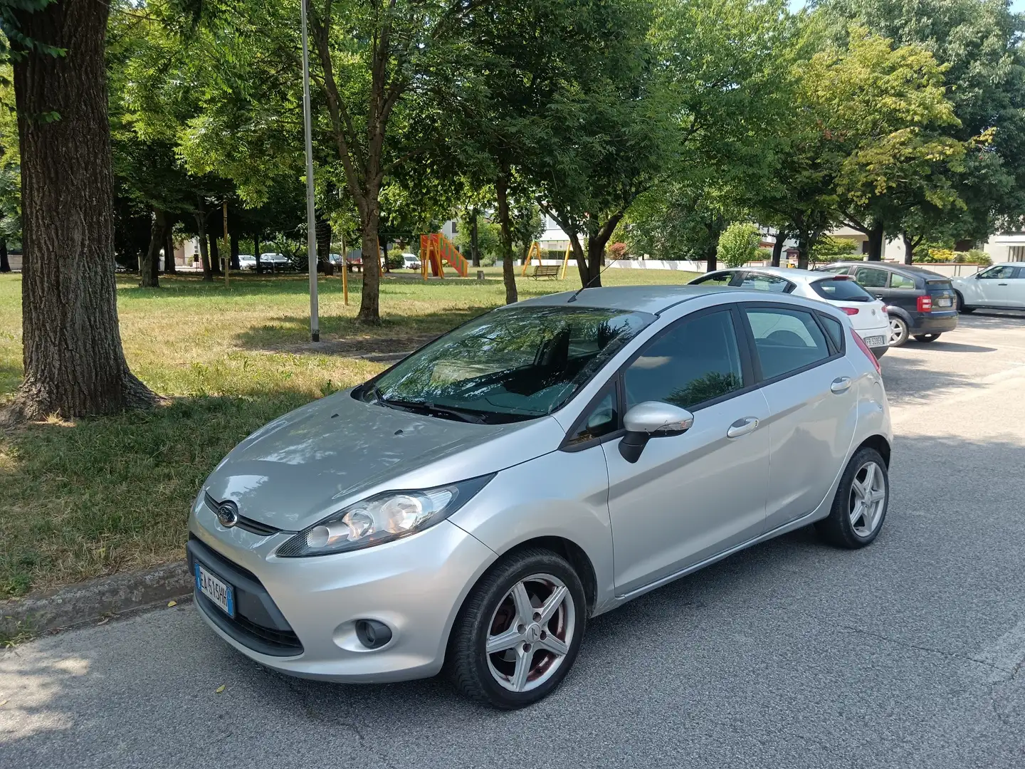 Ford Fiesta 5p 1.4 16v Titanium Gpl - 1
