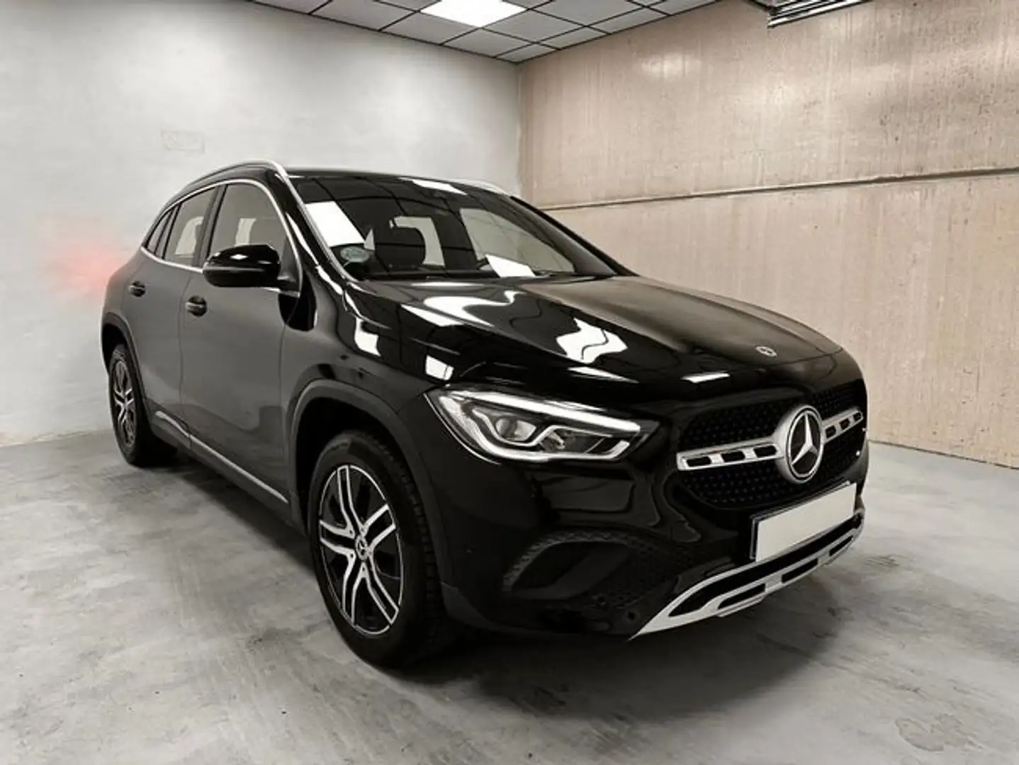 Mercedes-Benz GLA 200 200d Schwarz - 2