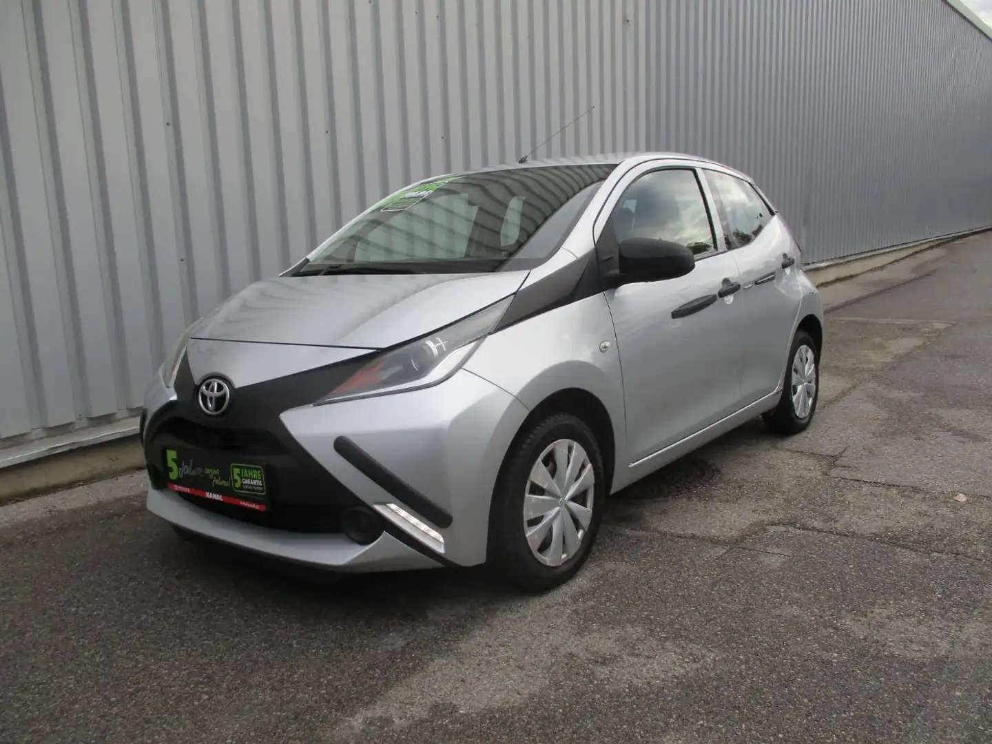 Toyota Aygo 1.0 x Facelift Silber - 2
