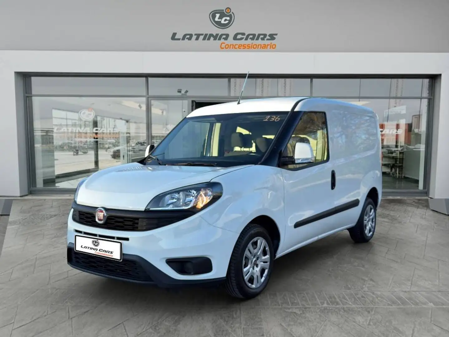 Fiat Doblo cargo 1.3 mjt 16v maxi 95cv Con NAVIGATORE Білий - 1
