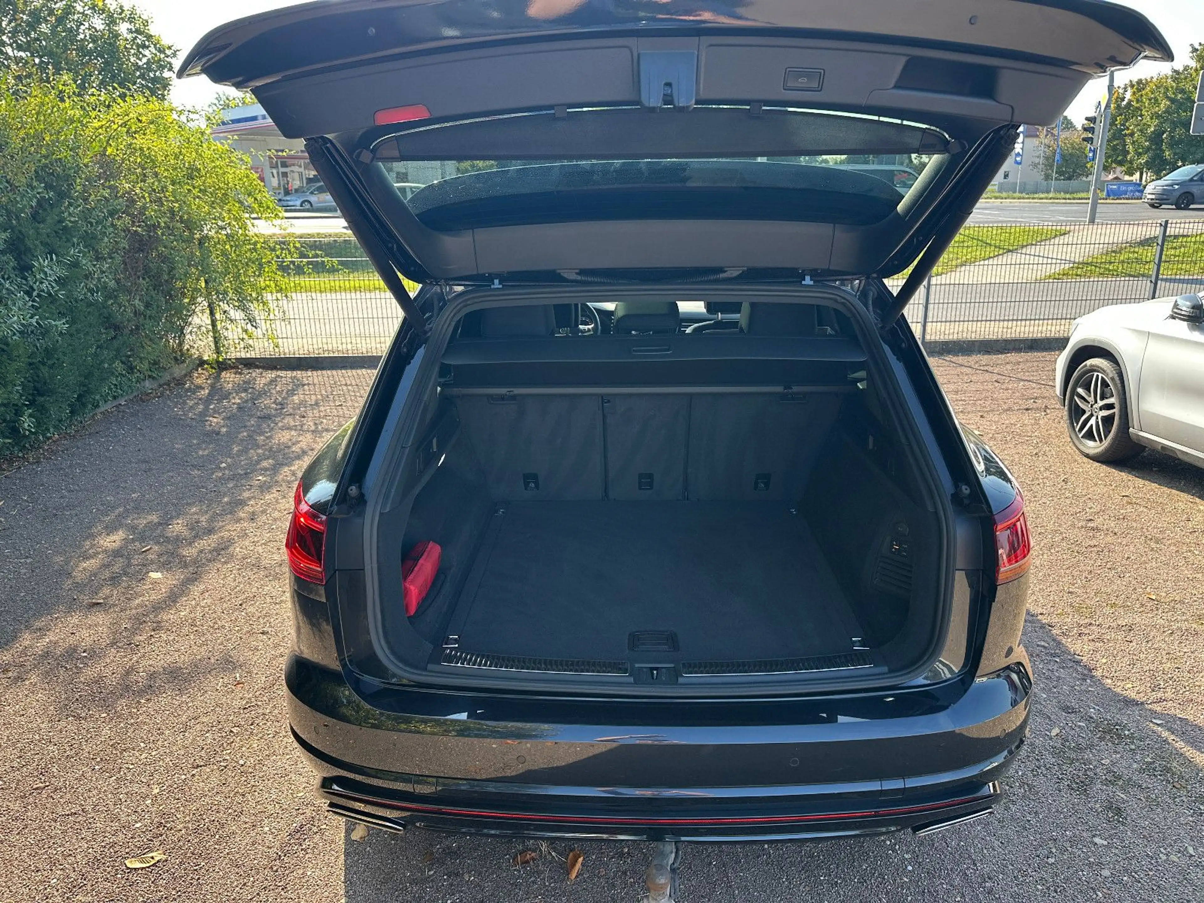 Volkswagen Touareg R-Line Pano AHK WR Nacht Dynaudio — photo 14