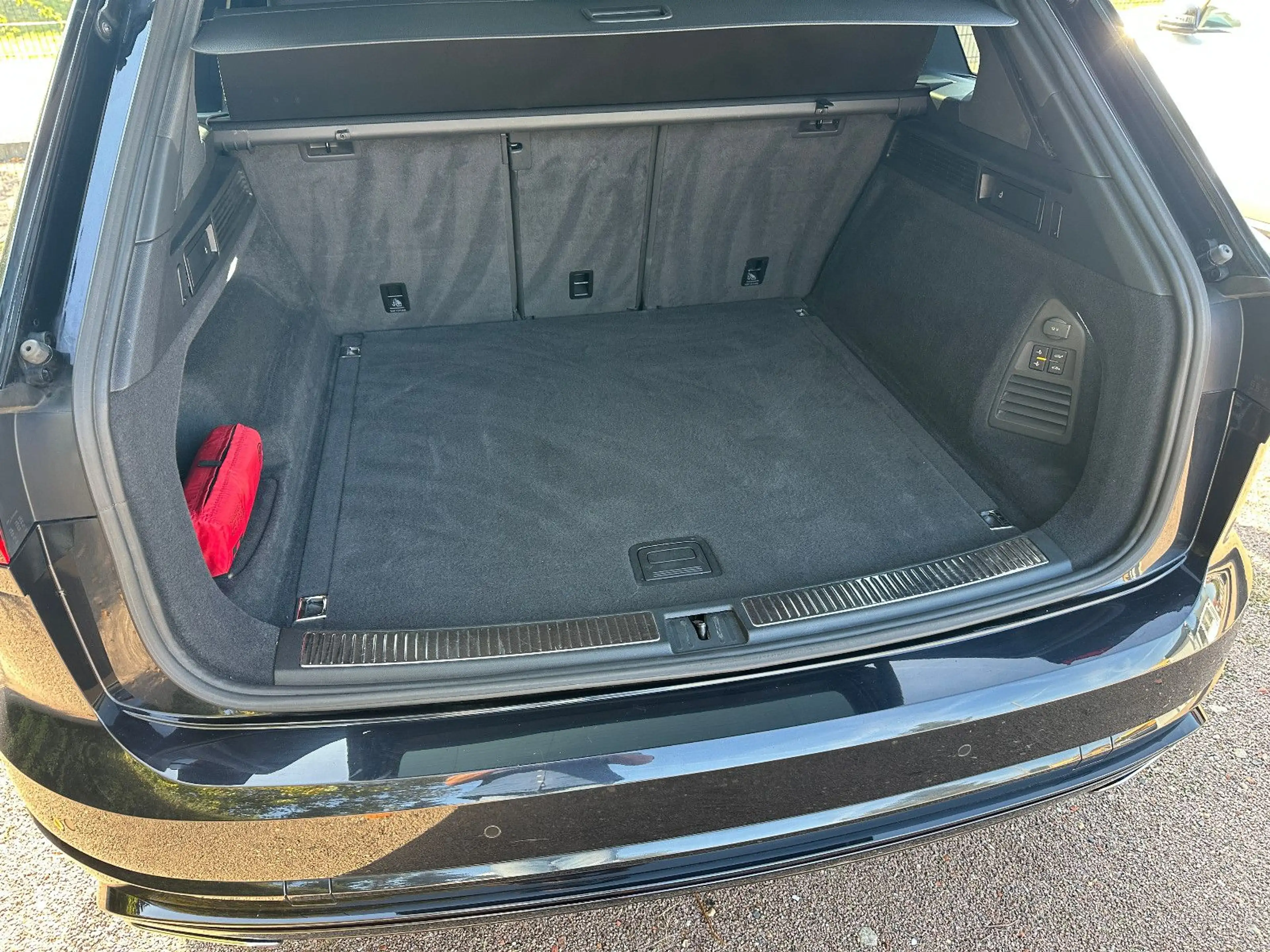 Volkswagen Touareg R-Line Pano AHK WR Nacht Dynaudio — photo 13