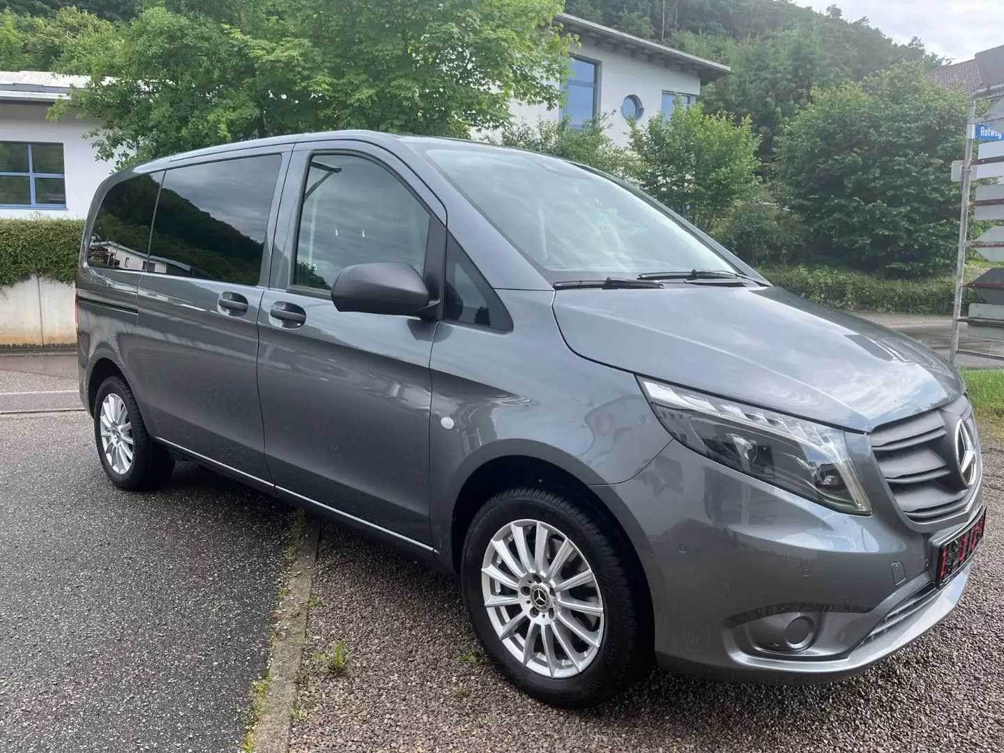 Mercedes-Benz Vito Tourer 116 CDI Edition Pro 4x4 Liegepaket Gris - 2