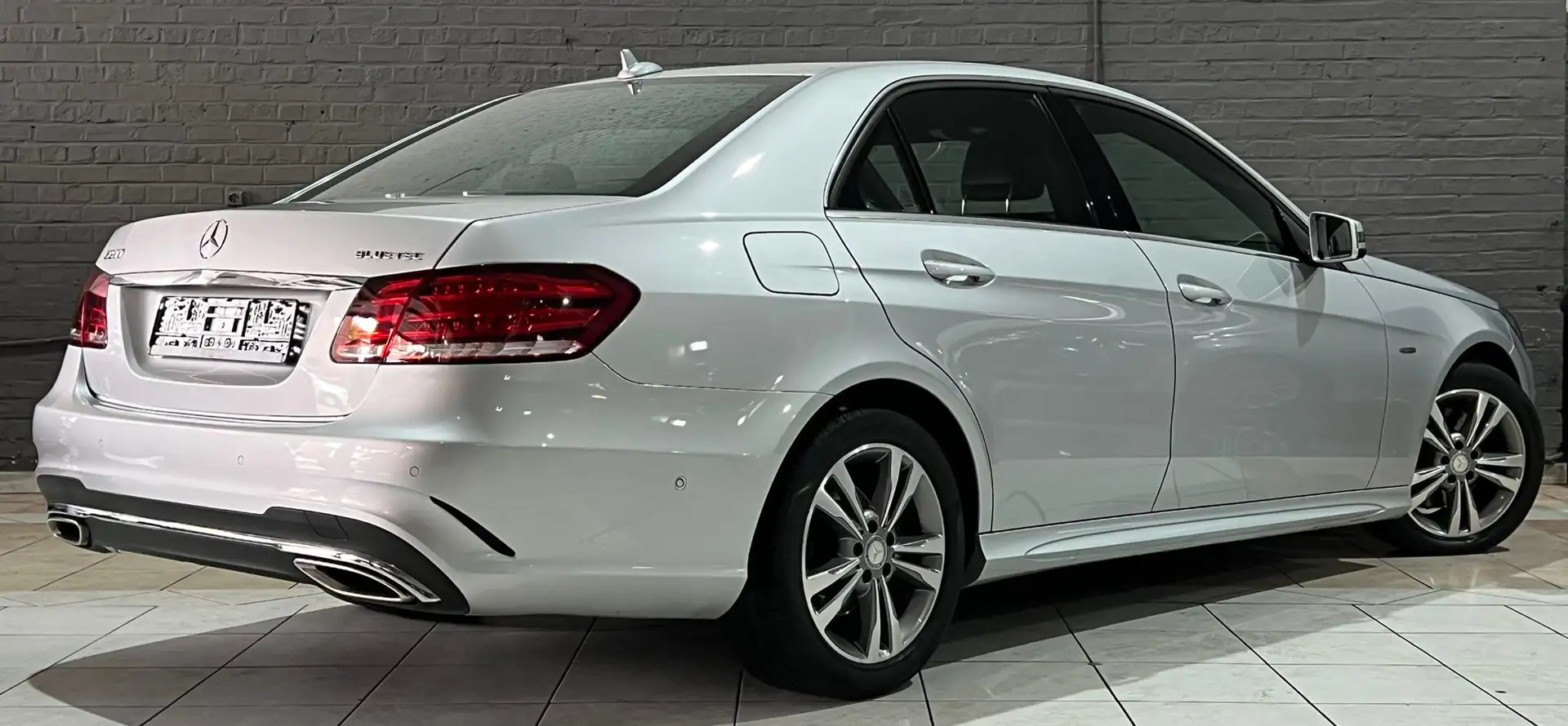 Mercedes-Benz E 200 BlueTEC Edition//2eme Pro//Carnet//Navi//Led// Šedá - 2