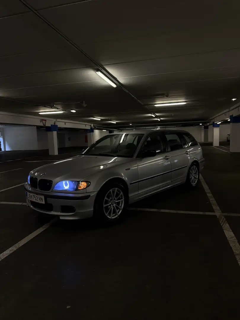BMW 320 320d Touring - 1
