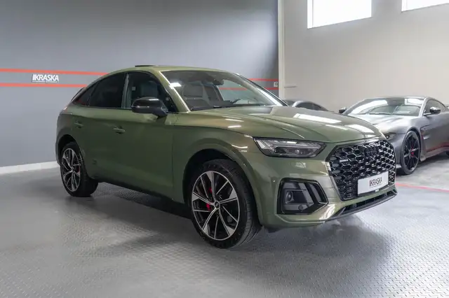 Audi Q5 view 8