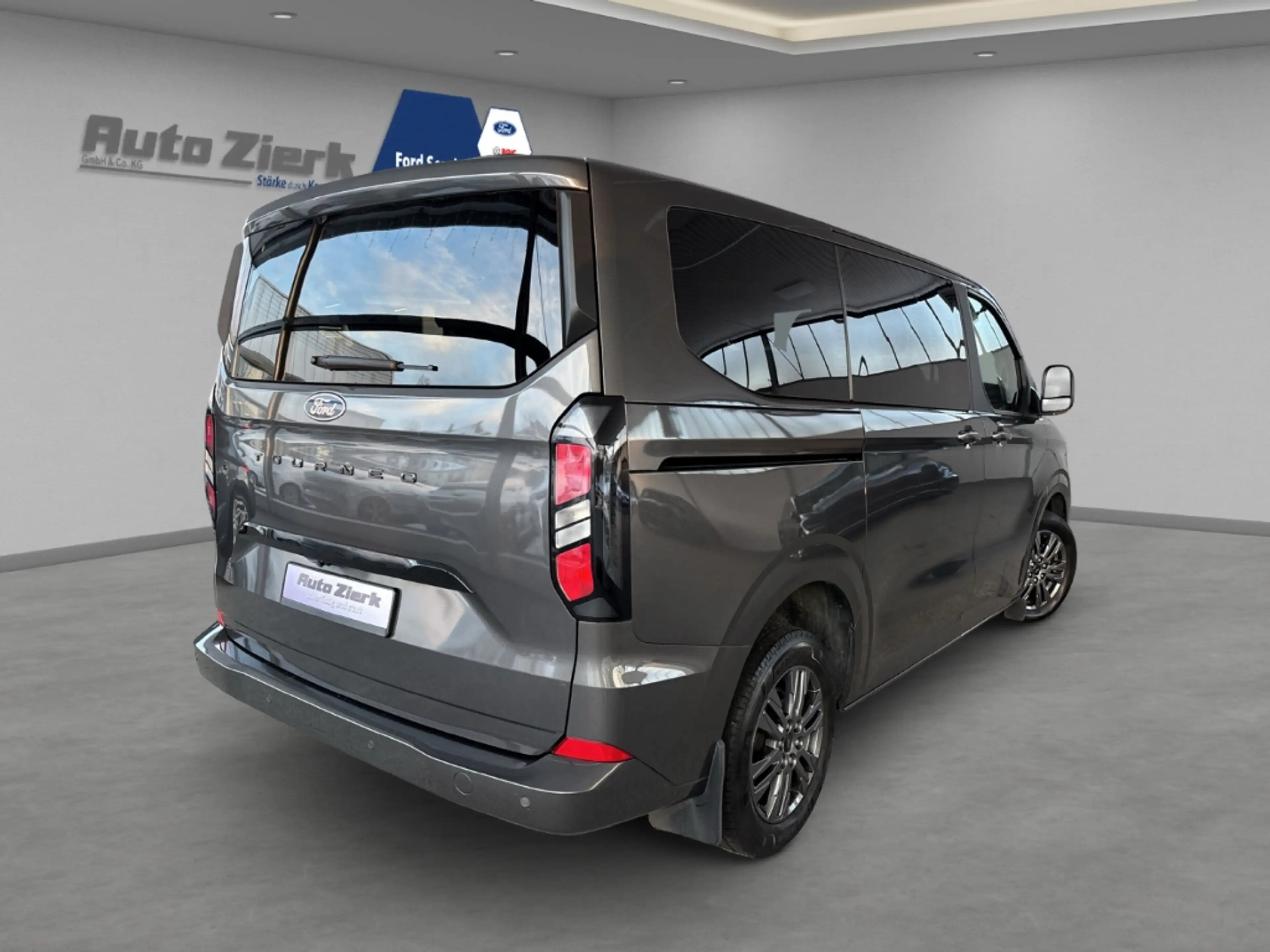 Ford Tourneo Custom 320 L1 Titanium Aut. 9-Sitzer NAVI LED RFK — photo 4