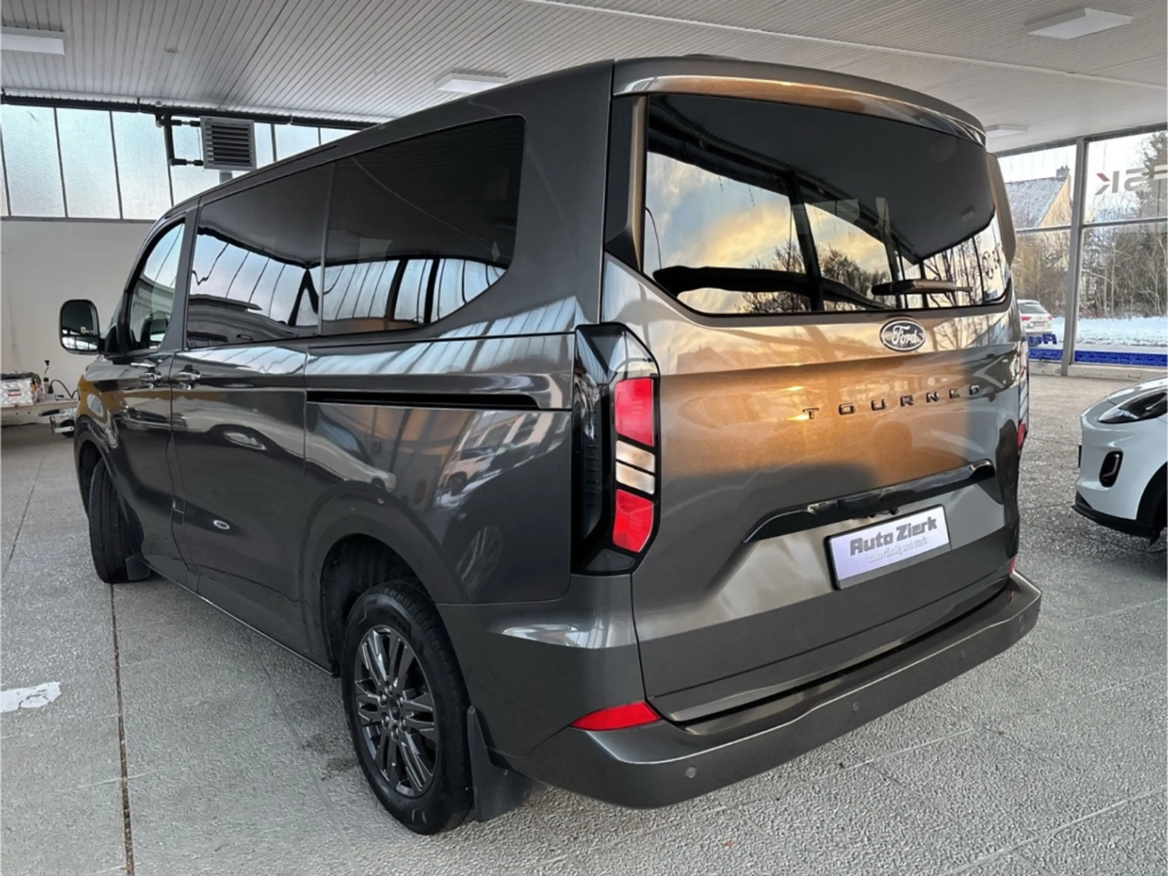 Ford Tourneo Custom 320 L1 Titanium Aut. 9-Sitzer NAVI LED RFK — photo 6