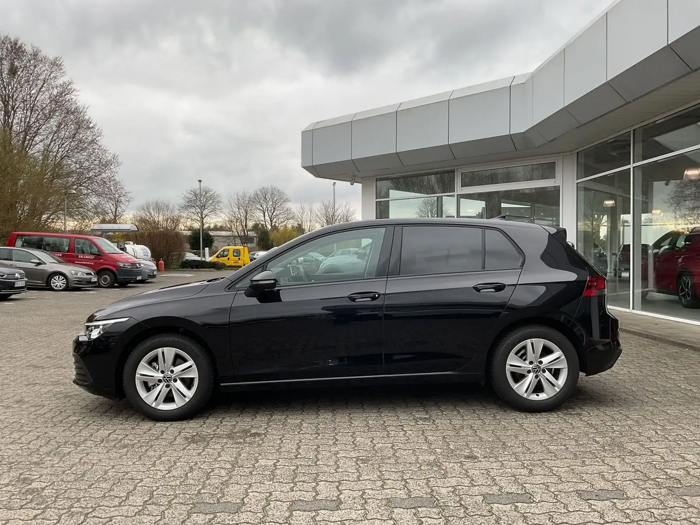 Volkswagen Golf VIII Life 1.5 TSI RFK LEDPlus Sitzhzg Navi Schwarz - 2