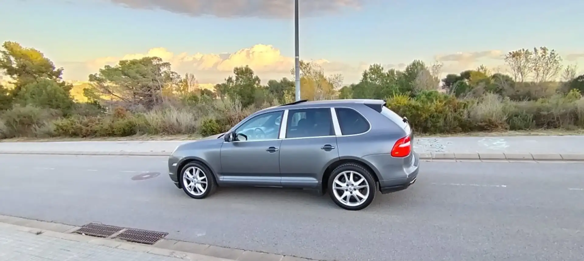 Porsche Cayenne Todoterreno Automático de 5 Puertas Gri - 2