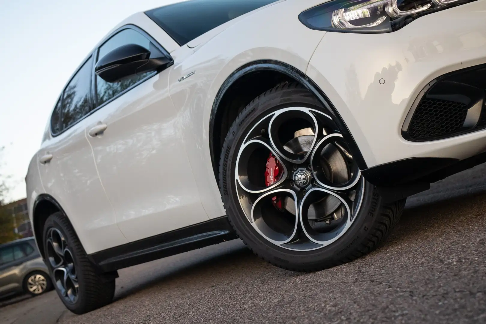 Alfa Romeo Stelvio Veloce 2.2 Q4 vom AR Vertragshändler Weiß - 2