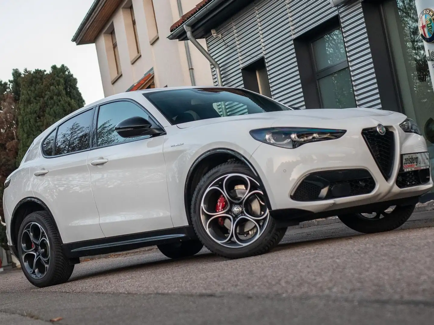 Alfa Romeo Stelvio Veloce 2.2 Q4 vom AR Vertragshändler Weiß - 1