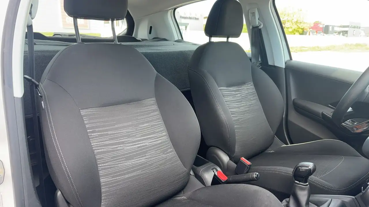 Peugeot 208 208 — photo 25