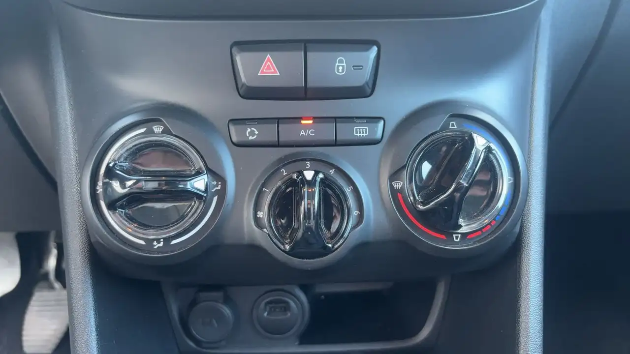 Peugeot 208 208 — photo 13