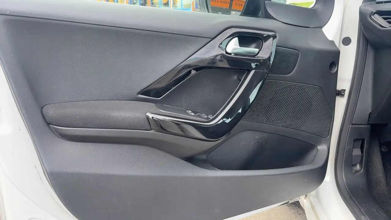 Peugeot 208 208 — photo 7
