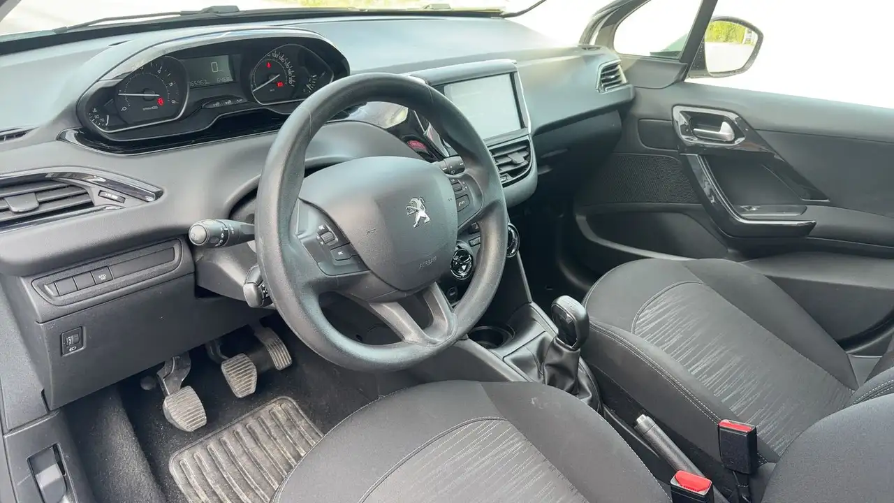 Peugeot 208 208 — photo 8