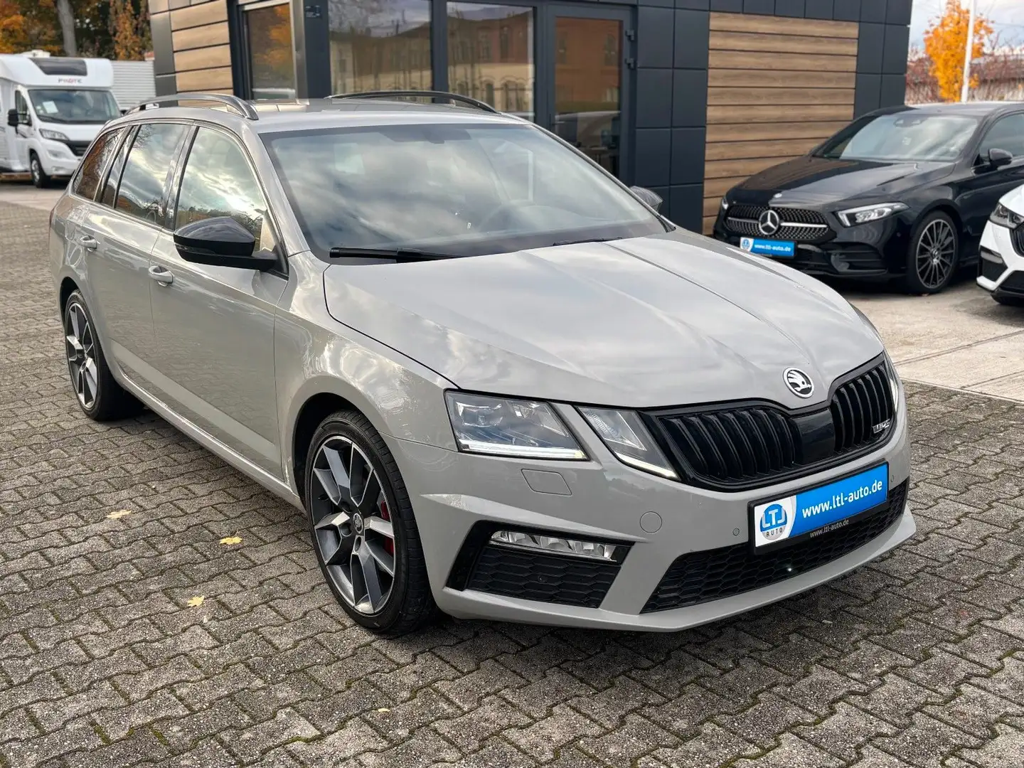 Skoda Octavia Combi RS 2.0TDI DSG 4x4 NAVI PDC SH LED Gris - 1