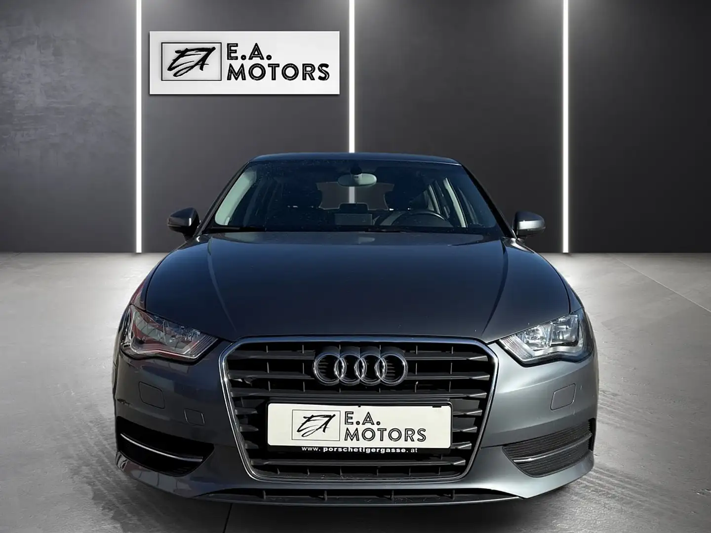 Audi A3 Ambiente 2,0 TDI DPF Grau - 2