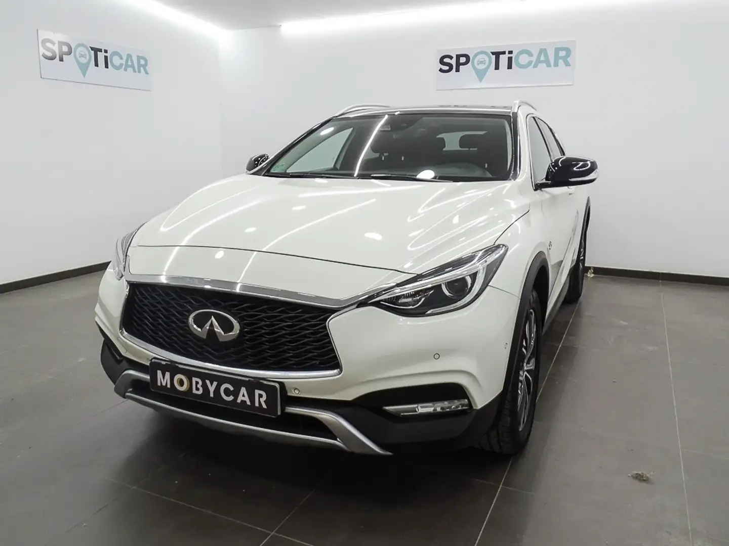 Infiniti QX30 2.2d Premium AWD 7DCT Bílá - 1
