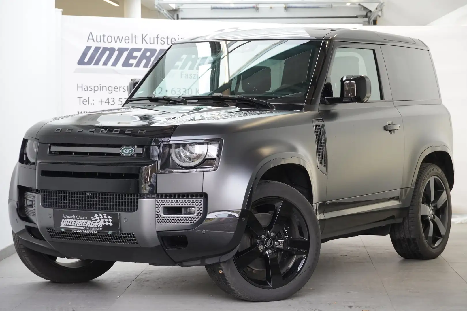 Land Rover Defender Schwarz - 2