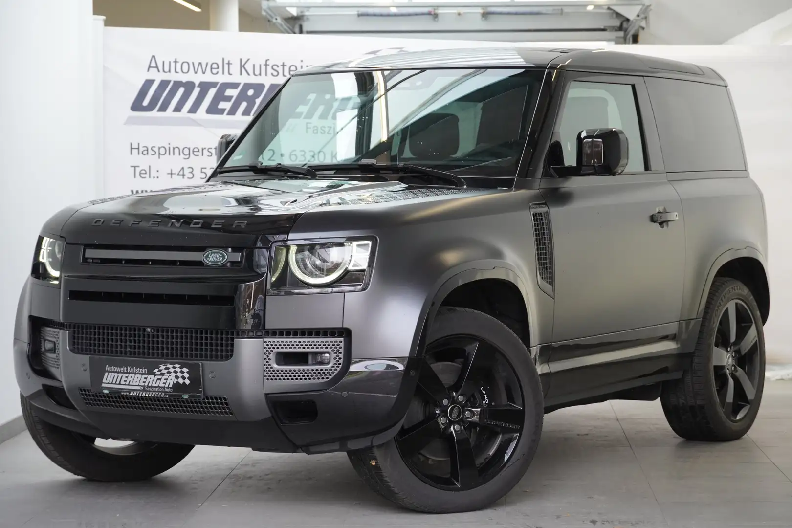 Land Rover Defender Schwarz - 1