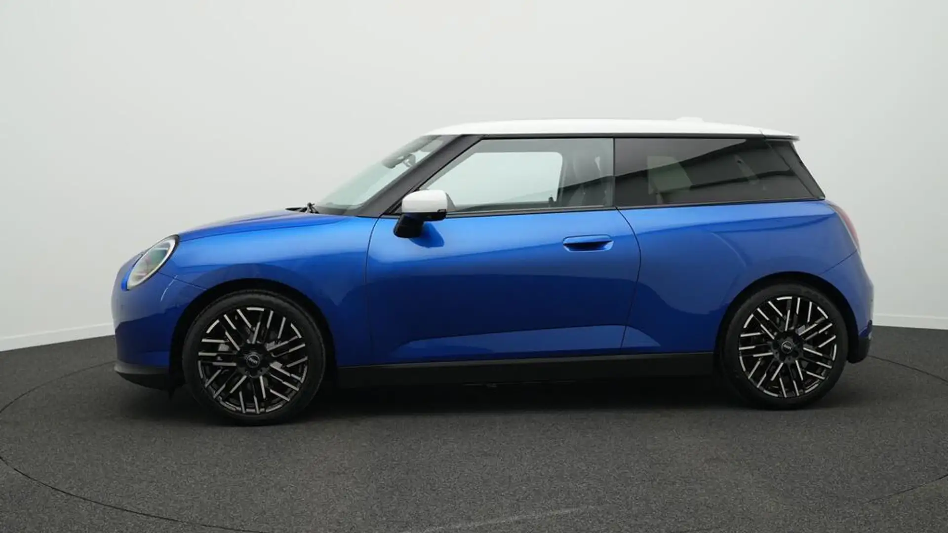 MINI Cooper SE Favoured Trim Blau - 2