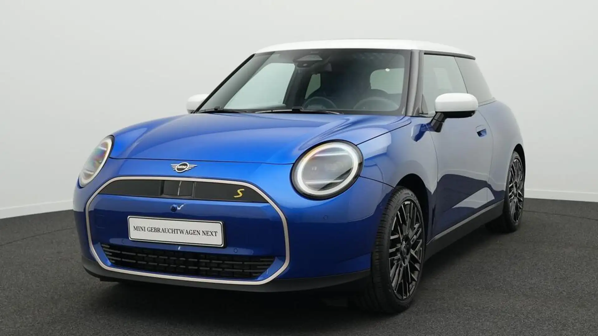 MINI Cooper SE Favoured Trim Blau - 1
