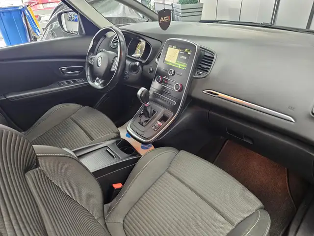 Renault Scenic view 15