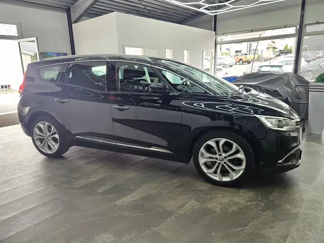 Renault Scenic view 11
