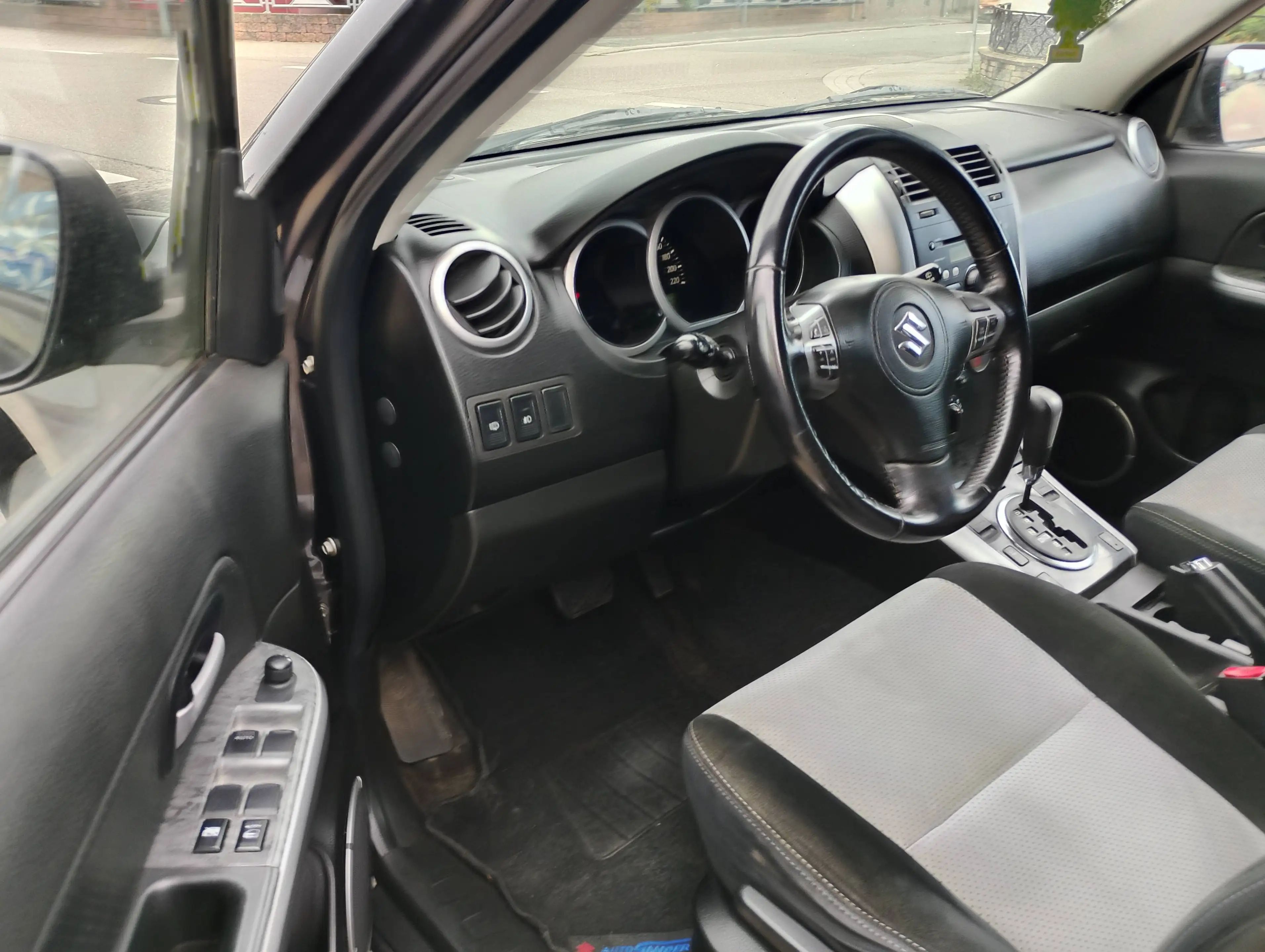 Suzuki Grand Vitara 2.4 VVT Club (5-trg.) — photo 9