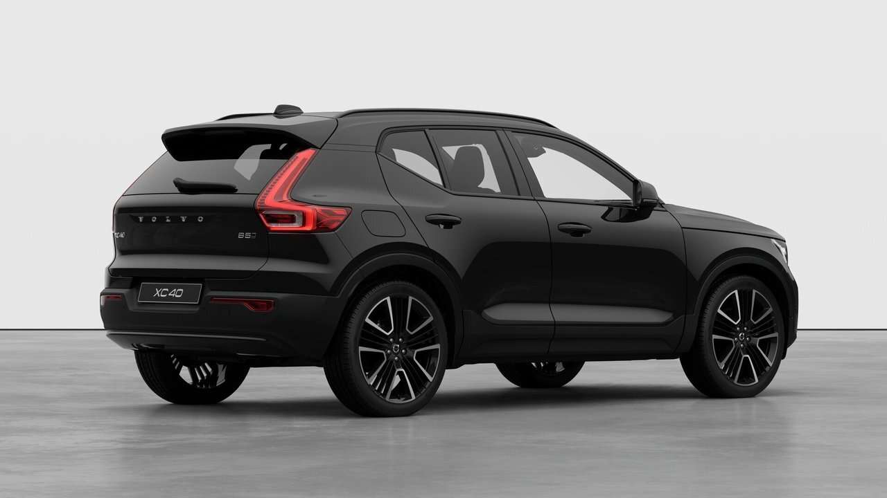 2026 Volvo XC40 Plus (Dark Theme) alt 4
