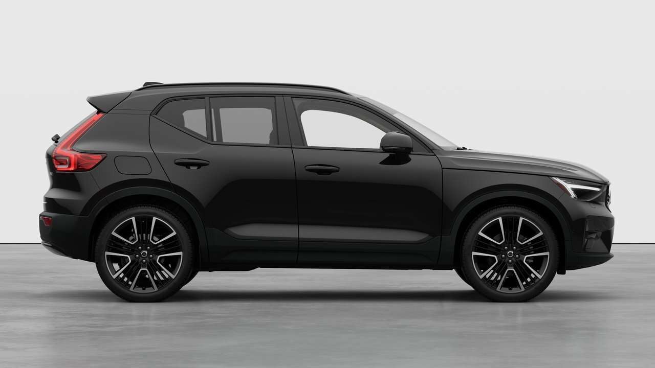 2026 Volvo XC40 Plus (Dark Theme) thumb 7