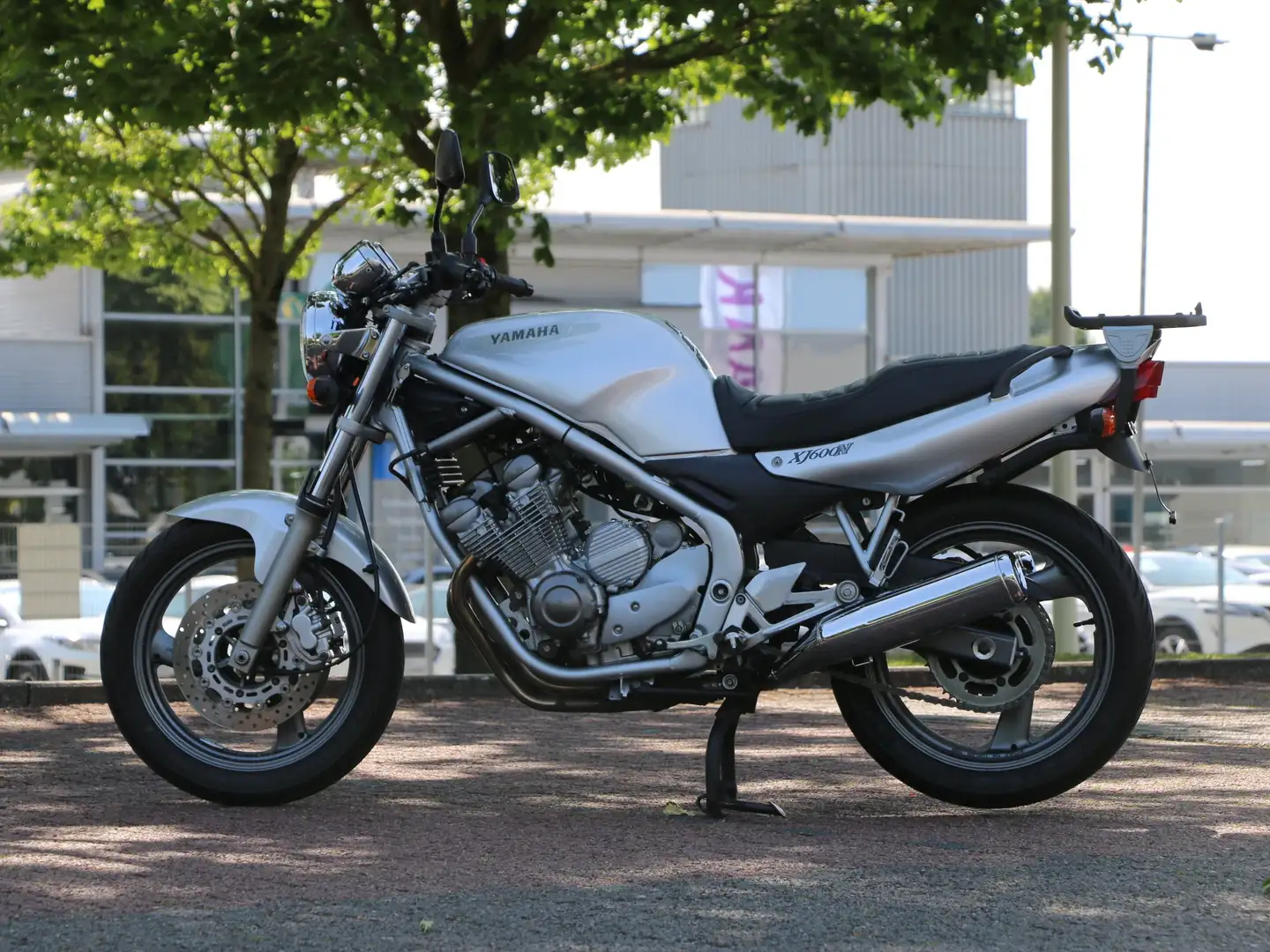 Yamaha XJ 600 mit wenigen Kilometern Argento - 1