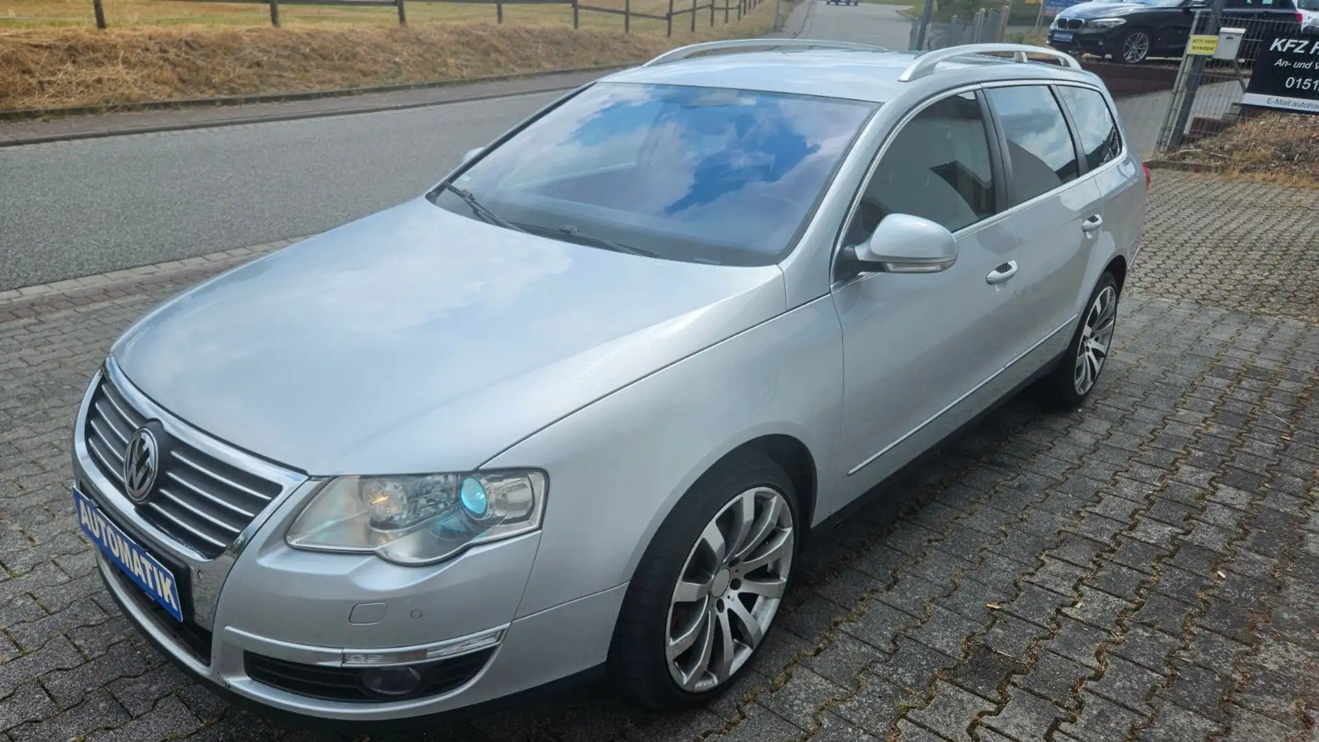 Volkswagen Passat Variant Highline, Automatik, TÜV 09/2026 Silber - 1