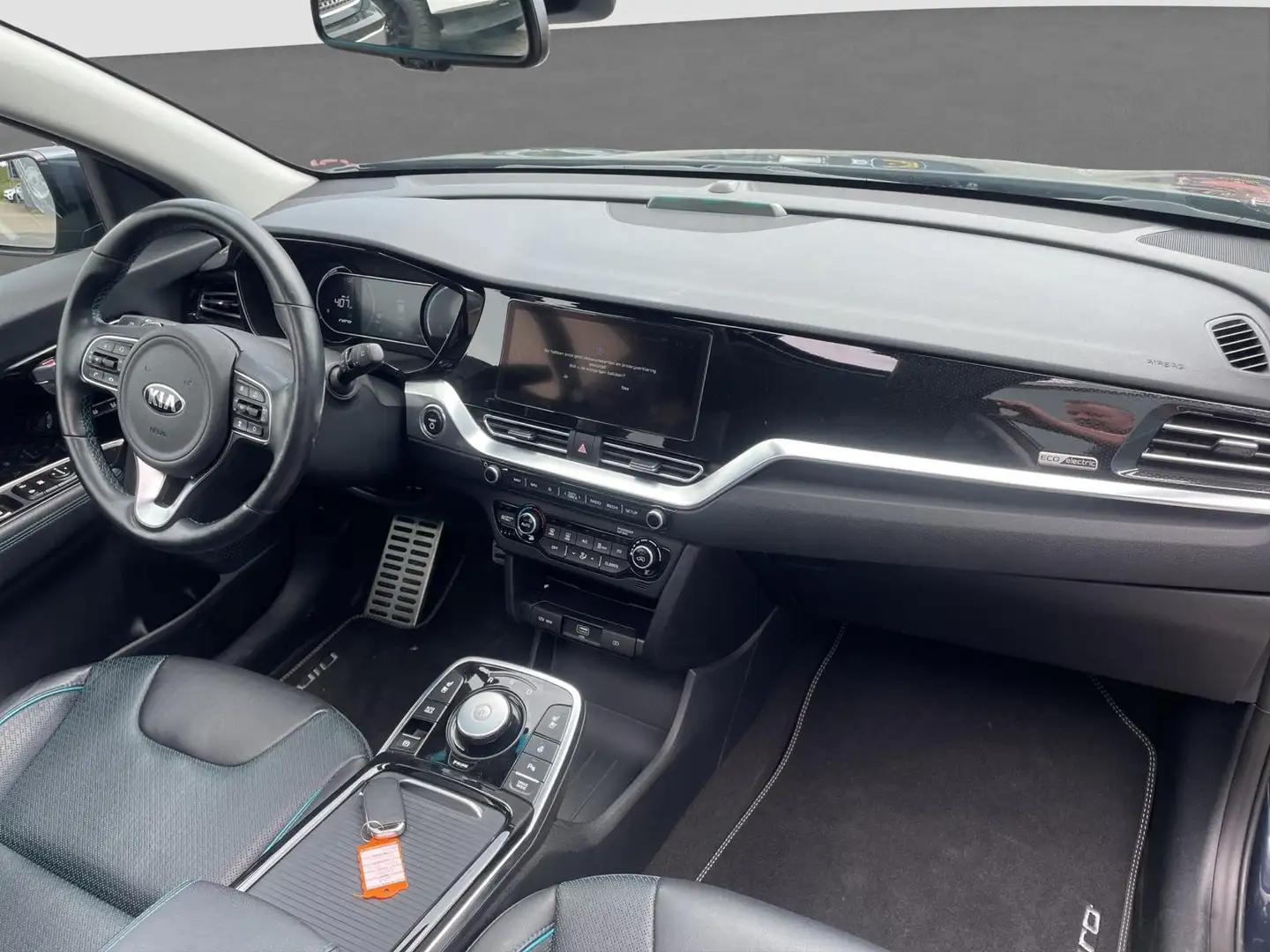 Kia e-Niro ExecutiveLine 64 kWh Leder | Pano/Schuif | Winterp Blauw - 2