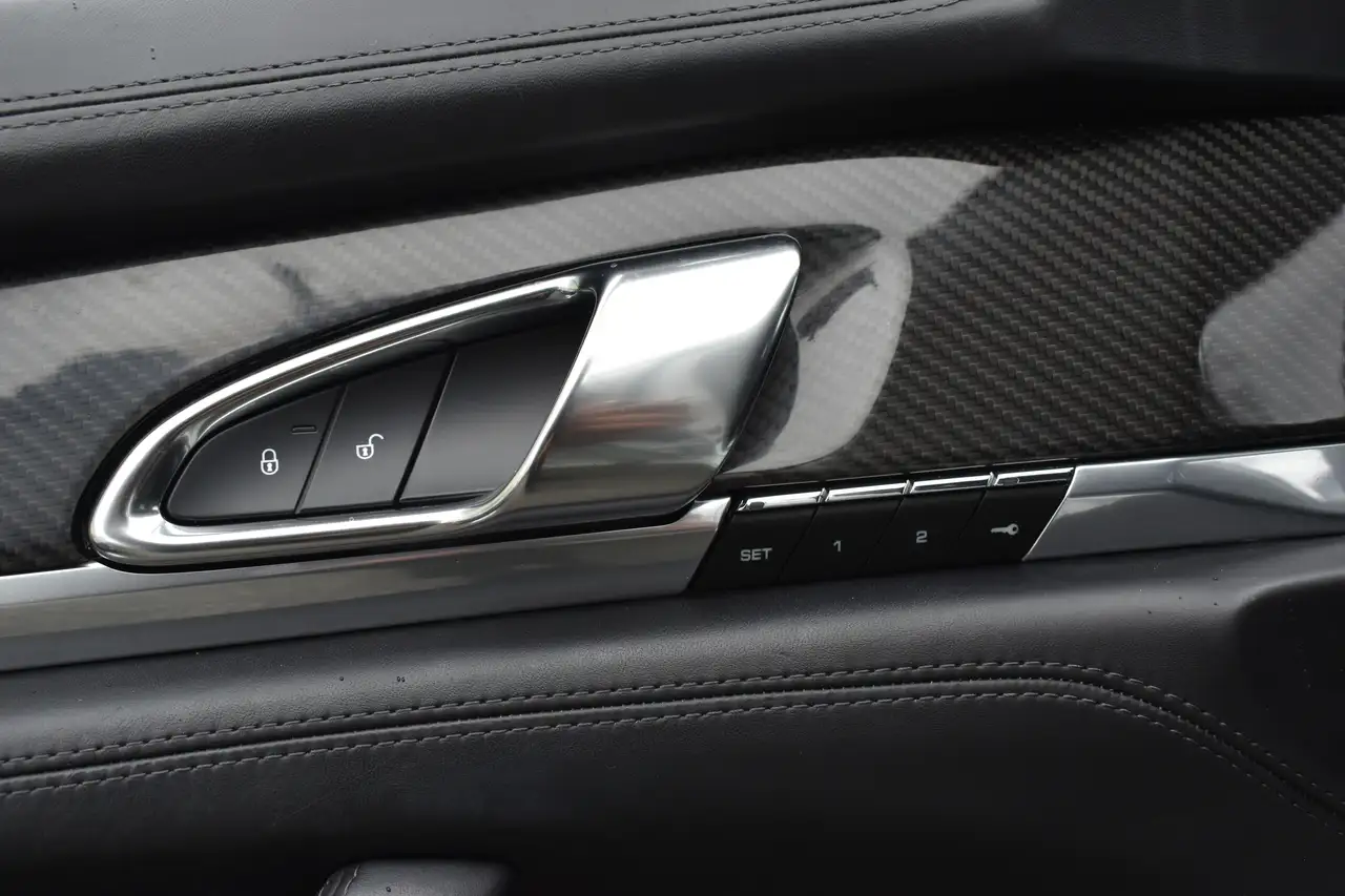 Porsche Panamera снимка Porsche Panamera