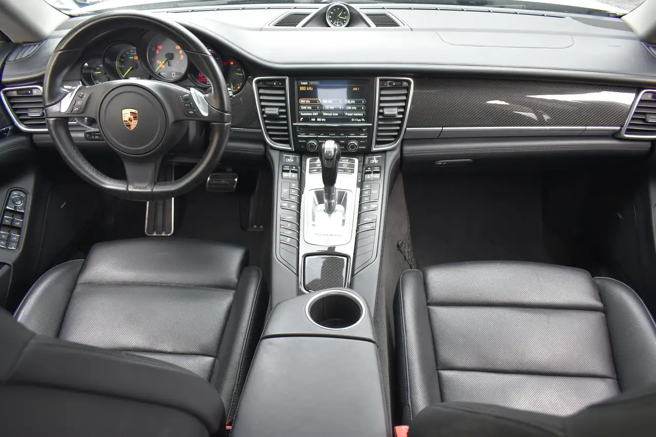 Porsche Panamera снимка Porsche Panamera
