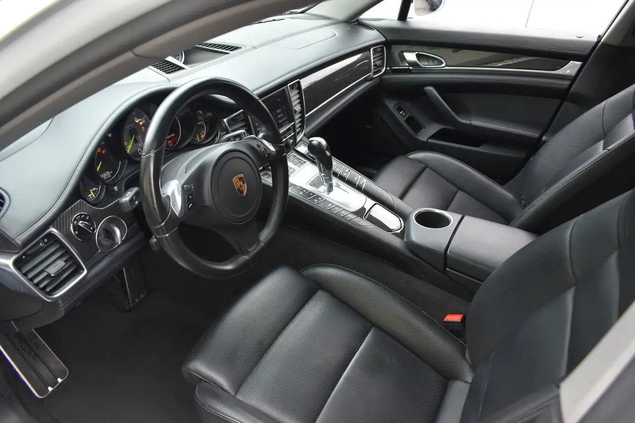 Porsche Panamera снимка Porsche Panamera